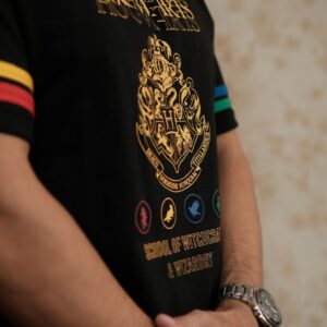 Remera Hogwarts Negra