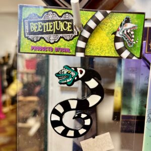 Pin Oficial Beetlejuice – Serpiente de Arena