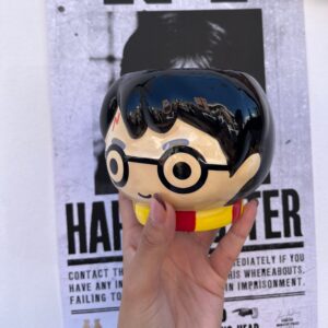 Taza Chibi Harry Potter – ¡El Elegido más Adorable!